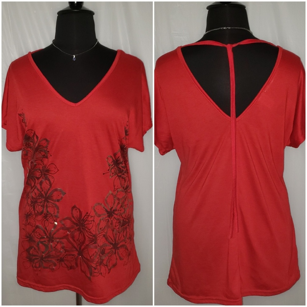 Caren Sport 3X Double V Red tie back fitted tee